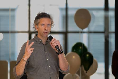 Gevolgd door toespraken van onder andere Andrew (CDO Faber Group)